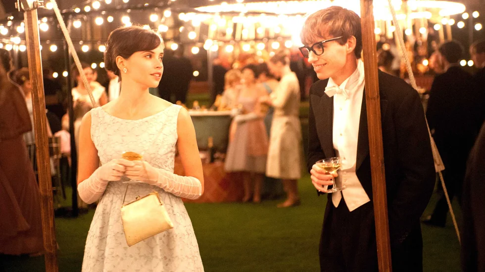 Romantik. Ett av de första mötena mellan Eddie Redmayne och Felicity Jones.
