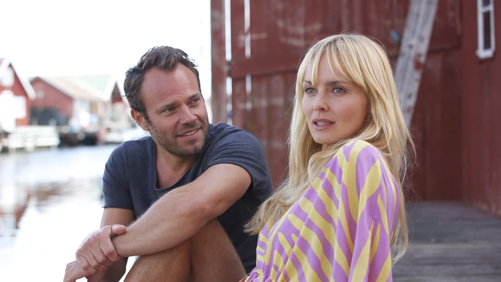 En av ljuspunkterna. David Hellenius och Izabella Scorupco har fin kemi i "Micke & Veronica". Foto: SF
