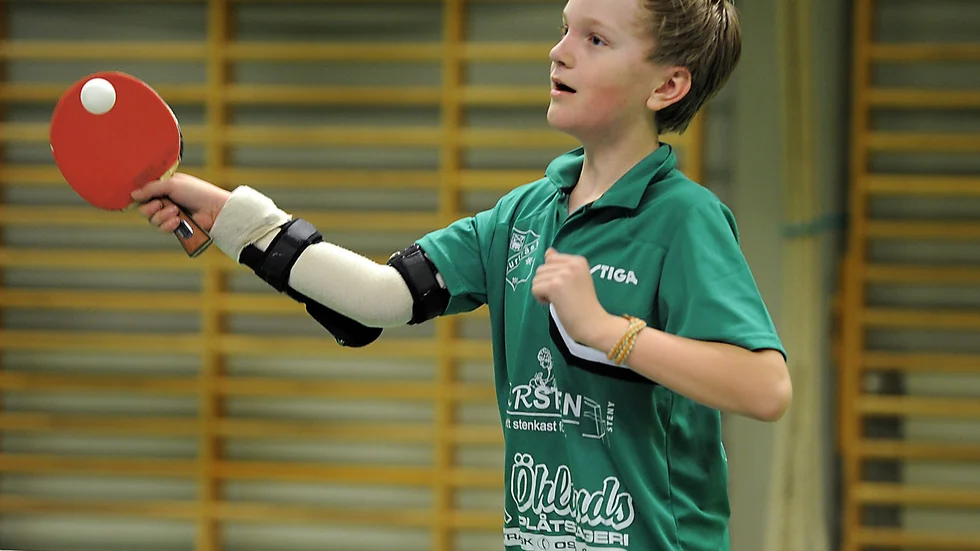 Debut. Elias Johansson laddar för deltagande i bordtennis-SM till helgen, sin första tävling utanför Västerbotten. Foto: Roine Sandlén.