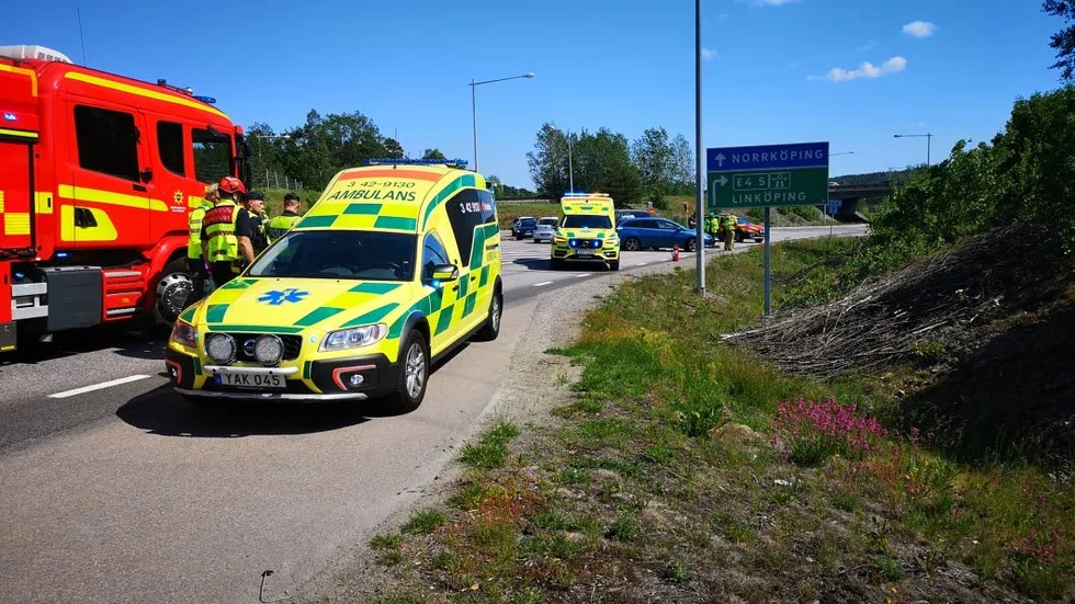 Två bilar var inblandade i trafikolyckan på väg 1153 på torsdagseftermiddagen.