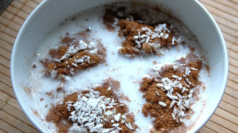 Gröt. Krönikör Anna Hellerstedt har tänkt inleda julafton med att äta grötfrukost med sitt barnbarn.