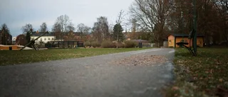 Anna omringades av killgänget
