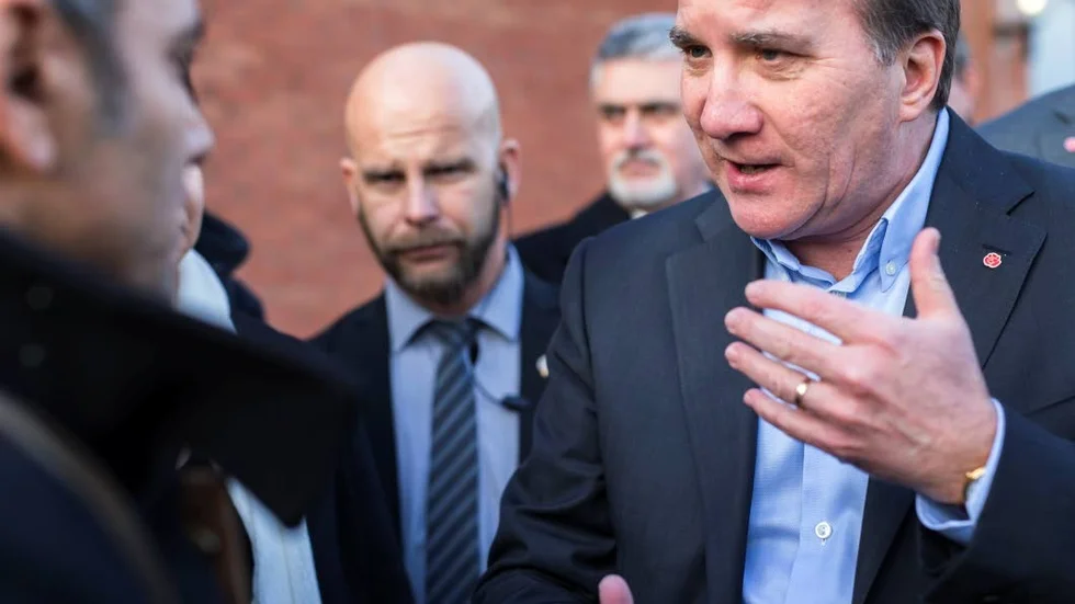 Långt tillfälle. Stefan Löfven skulle ha mycket att vinna på tydlighet om att lagarna kommer att vara kvar så länge som de behövs.