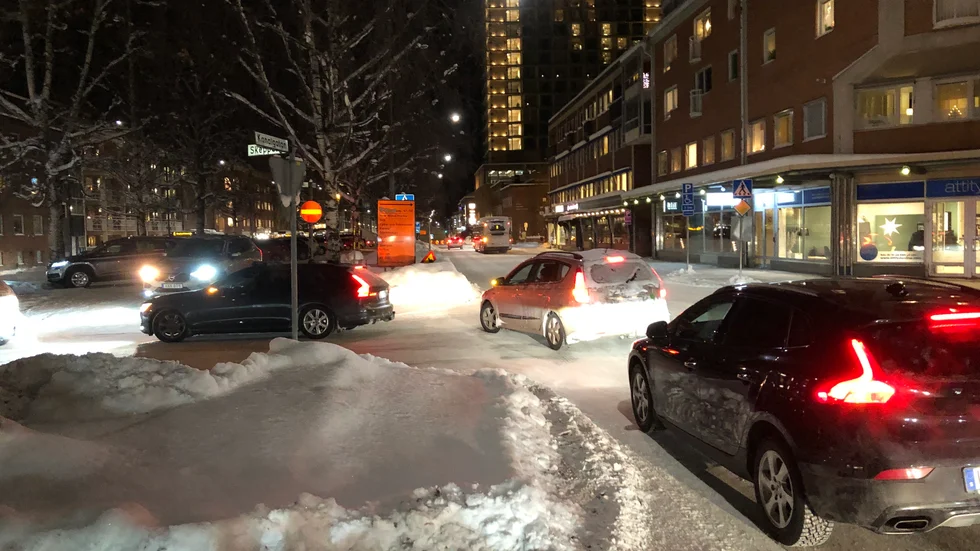 Trafikkaos blir det ofta i korsningen Skeppargatan/Kanalgatan, tycker skribenten.