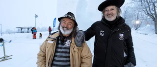 De vann den anrika snöskulpturtävlingen: "Man kan undra vad jag gör här"