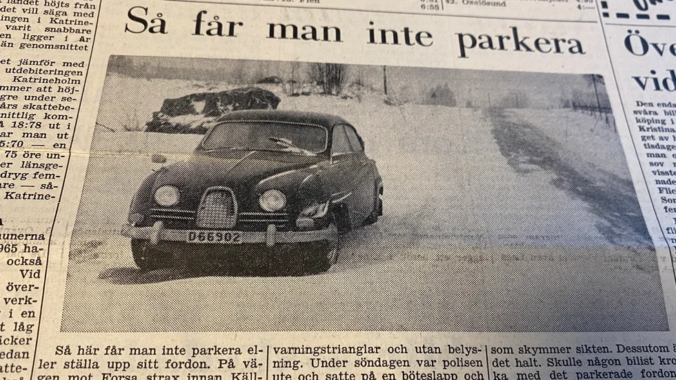 Så här får man inte parkera, mitt på vägen mot Forsa. Det rapporterade tidningen i februari 1972. 