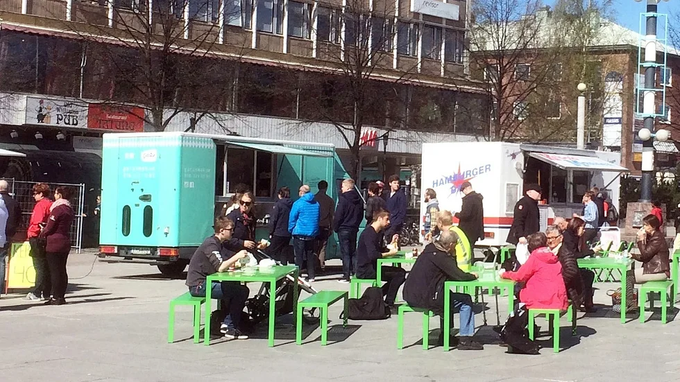 Torgvagnar, uteserveringar, lekpark, offentliga möten, demonstrationer, festival, valstugor, studentfirande, julmarknad. Ja, vad ska egentligen torget användas till? Frågan ska nu utredas.