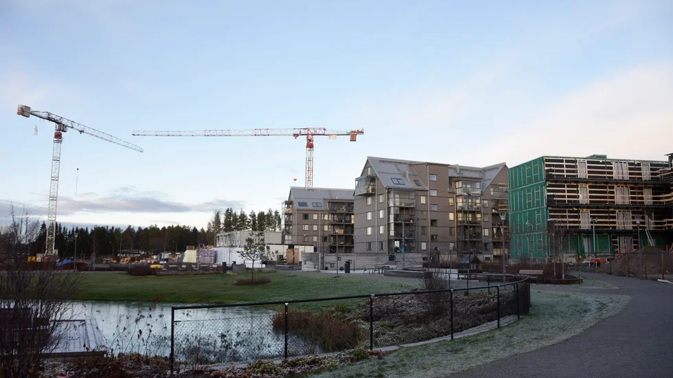 Kronandalen och Träffparken. Eljest AB föreslås få markanvisning för två fastigheter vid parken för att bygga tio-tolv radhus.