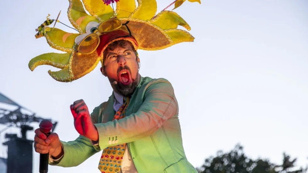 Komikern Per Andersson gjorde Diggiloo till stor skrattfest. Här på Jogersö i Oxelösund.