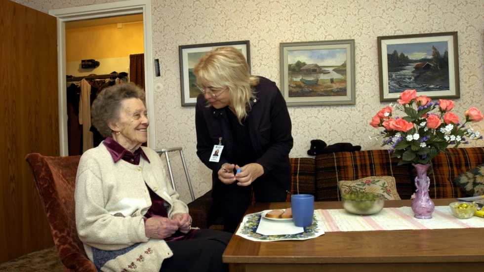 Stor arbetsgrupp. Det är personal inom socialförvaltningens olika verksamheter som berörs av avtalet. Foto: Malin Hoelstad / SvD / TT.