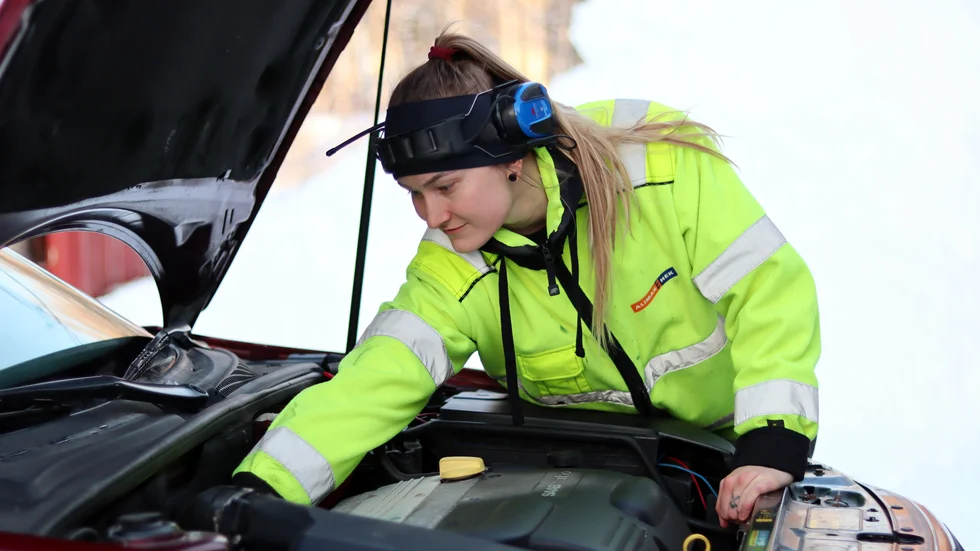 Therese Haga Gustafsson är självlärd och räds inte för att ge sig på saker hon inte kan utan ser till att lära sig det istället. 