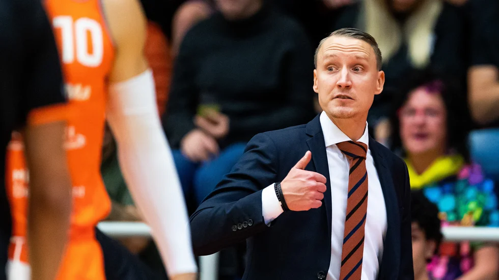Mikko Riipinen hyllade spelarnas inställning efter elfte raka i ligan.