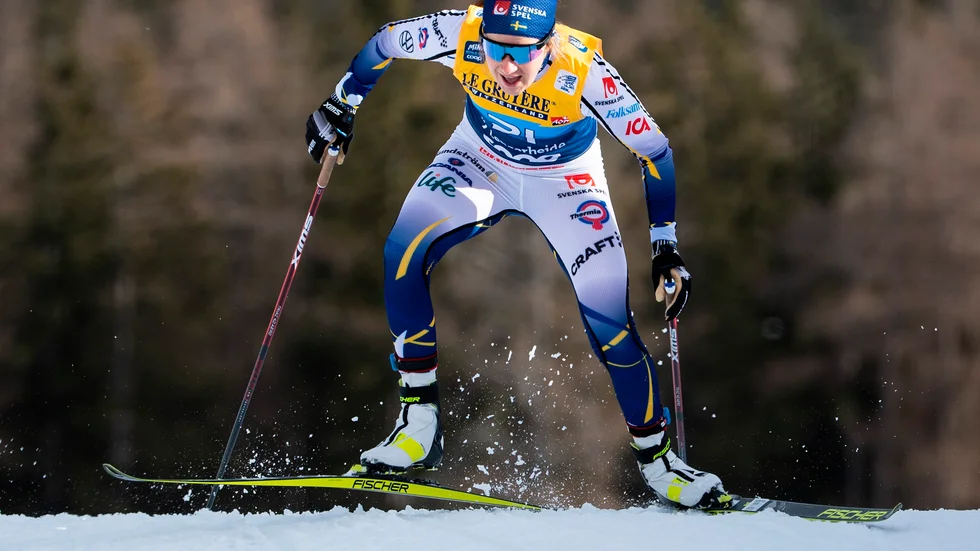 Ebba Andersson under tisdagens sprint. På onsdagen tog hon hem 10 kilometer klassiskt i stor stil.
