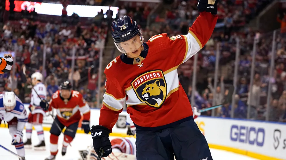 Floridas Anton Lundell firar sitt mål mot New York Rangers.