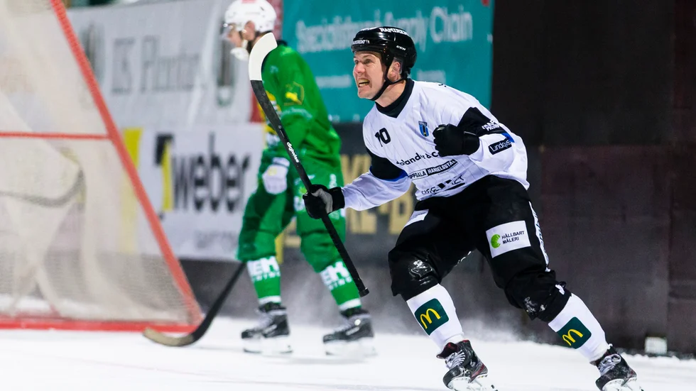 Ted Bergström Heramb firar sitt andra mål efter en fräck dragning mot Hammarby. 