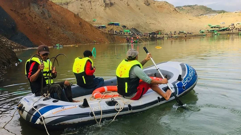 Räddningsarbetare avslutar sökandet efter de tiotals människor som fortfarande saknas efter jordskredet i en gruva i Myanmar på onsdagen. Sex människor har konstaterats döda.