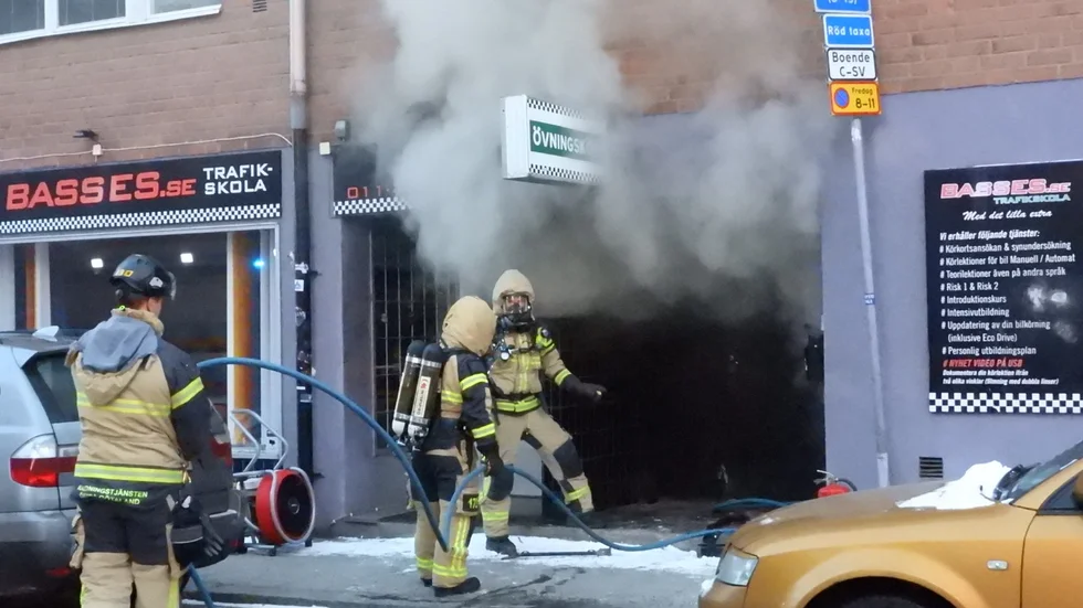 Räddningstjänsten larmades vid lunchtid på juldagen till en brand i källare på S:t Persgatan.