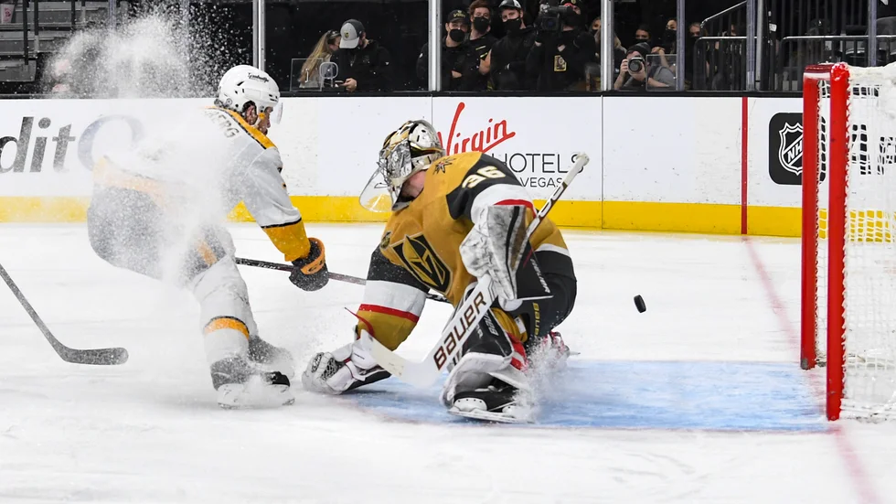 Nashvilles Filip Forsberg gör sitt andra mål för kvällen mot Vegas.