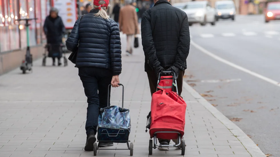 Det snabbaste sättet att stärka ekonomin för pensionärer är att sänka skatten, skriver bland andra riksdagsledamoten Edward Riedl (M).