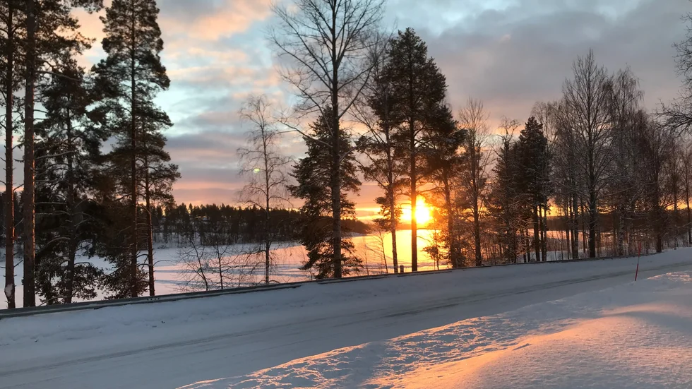 Solen letar sig fram på årets sista dag.