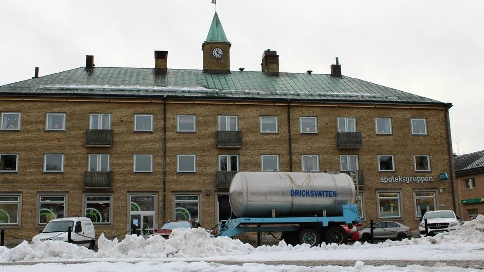 Rent vatten på tank.