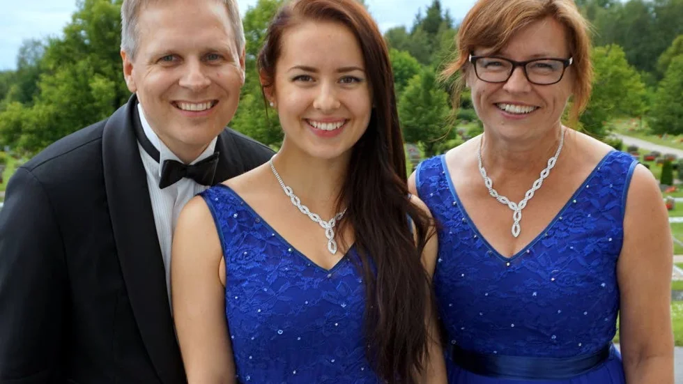 Lars, Hanna och Louise, alla med efternamnet Hellgren, spelar i Sankt Laurentii kyrka.