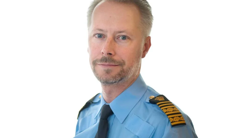 Anders Hall ser allvarligt på hoten mot politiker. Men han menar samtidigt att det är en prioriteringsfråga vilka brott myndigheten lägger kraft på.