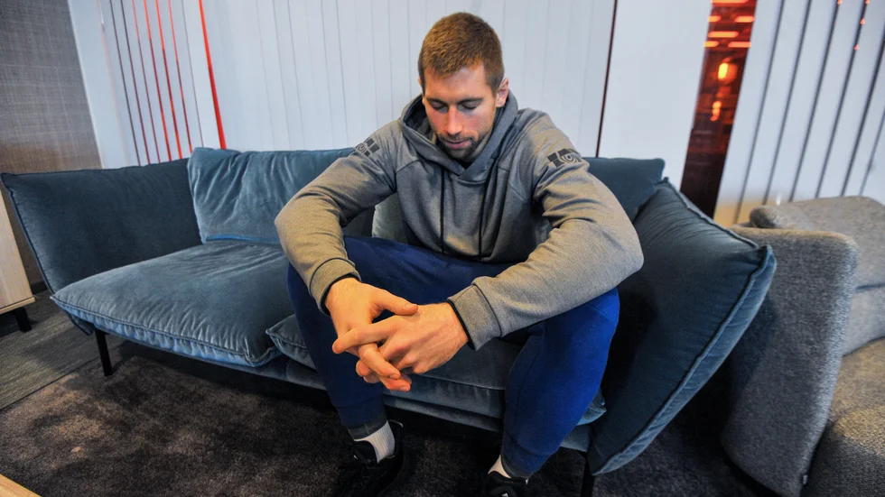 Bryce Douvier blundar när han ber till Gud.