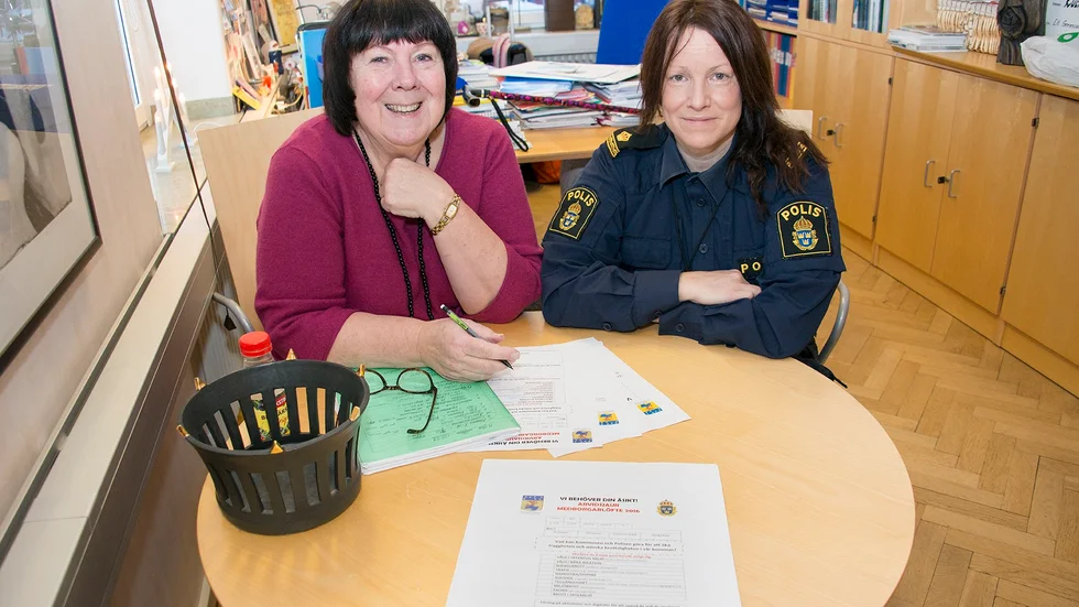 Medborgarlöfte. Arvidsjaurs kommun och polisen ska avge ett medborgarlöfte också för 2016. Kristina Grubbström och Maria Lestander önskar därför få veta vad kommuninvånarnas åsikter om vad som kan göras för att öka tryggheten och minska brottsligheten. Foto: Foto: GÖRAN WESTERLUND.