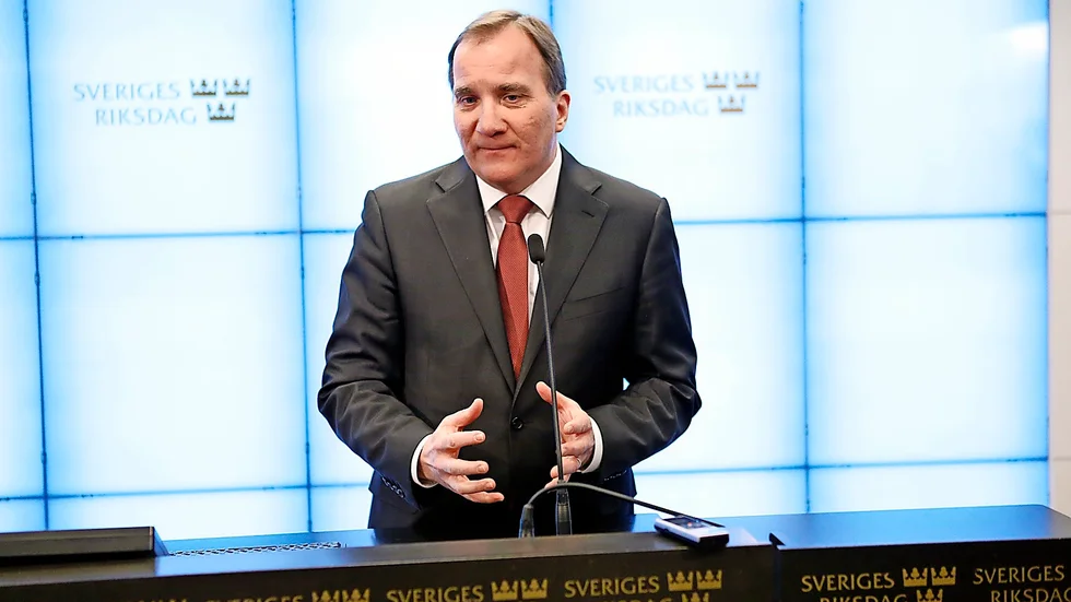 Så här liten skulle högern vara om Stefan Löfven fick bestämma. Foto: Christine Olsson/TT