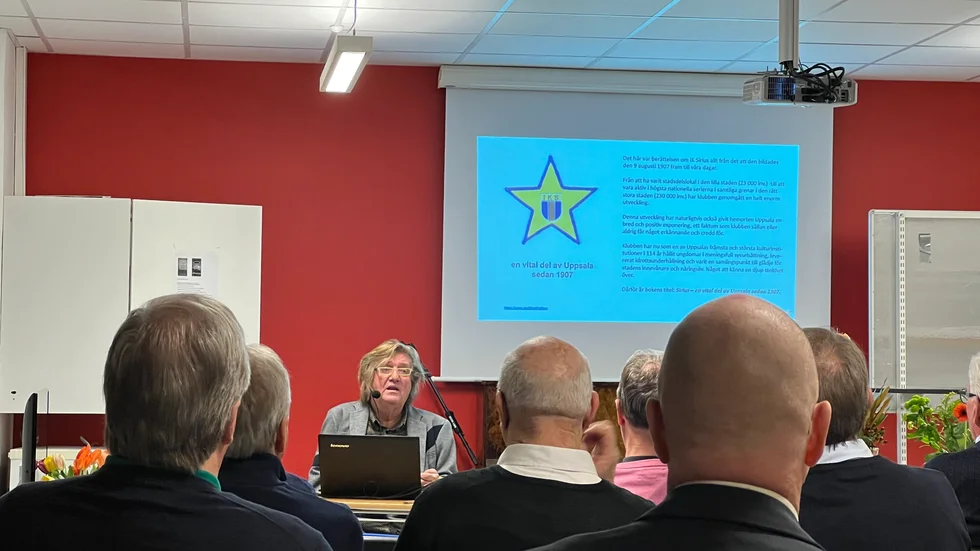 Svante Brinkhagen under presentationen av boken.