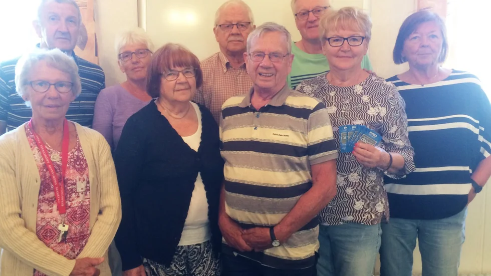 Här syns alla glada och nöjda pristagare, som deltagit i aktiviteterna som fanns på Vårträffen. De fick PRO-lotter som vinster.