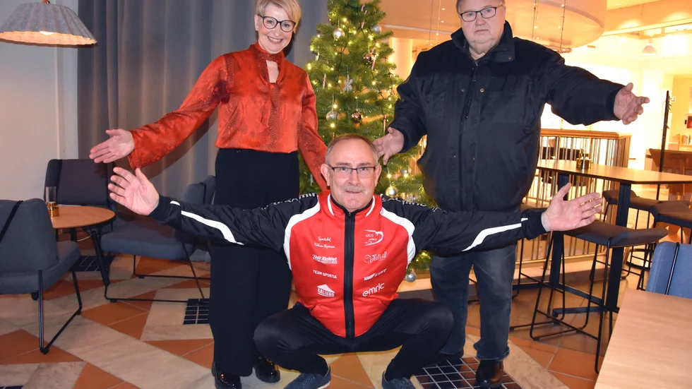 Birgitta Johansson, Håkan Nyman och Ronnie Nordqvist laddar för Julklappspromenaden.
