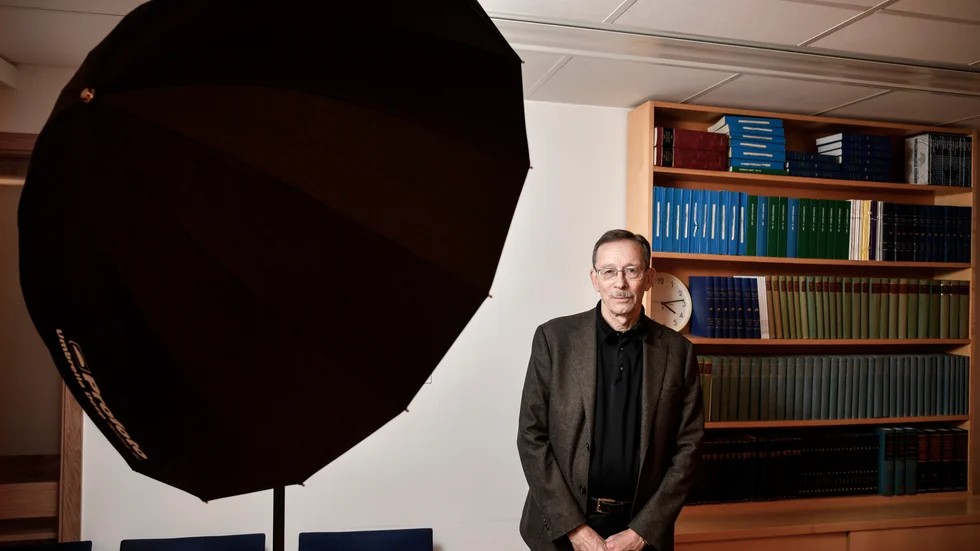 Lars Calmfors, professor emeritus i internationell ekonomi, är en av flera som förespråkar en förändring av överskottsmålet för statens budget. 