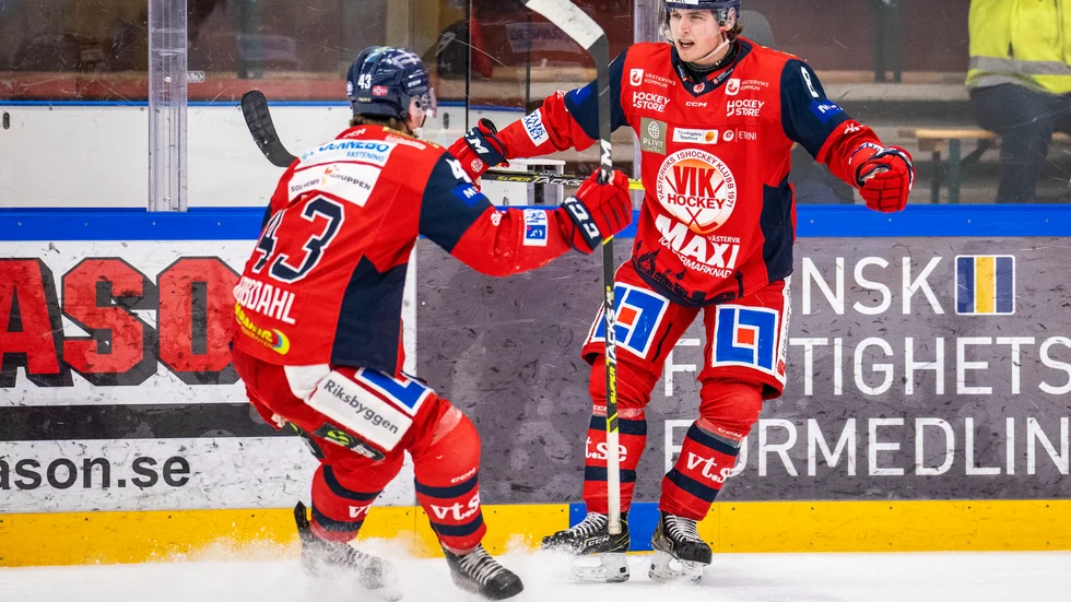 William Wiå (höger) spelar vidare i Västerviks IK.