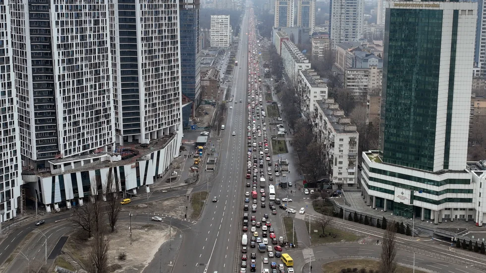 De medarbetare som befann sig i Kiev på torsdagen tog sig under fredagen till Väderstads faciliteter i Zhashkiv.