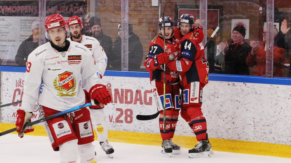 Sebastian Benker firar efter att ha gjort 3-0 mot sitt forna lag.