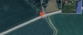 En personbil i singelolycka