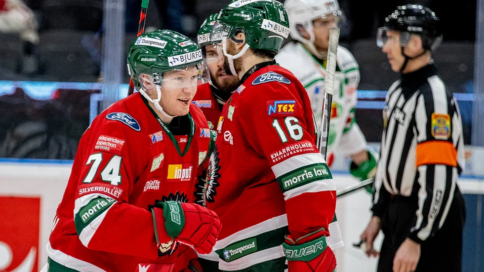 Andreas Borgman (74) ler glatt efter sitt första SHL-mål för Frölunda, som också var lagets första i den efterlängtade segern mot Rögle.