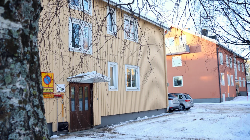En omröstning har startats på kommunens hemsida för att stoppa rivningen av barnrikehusen.