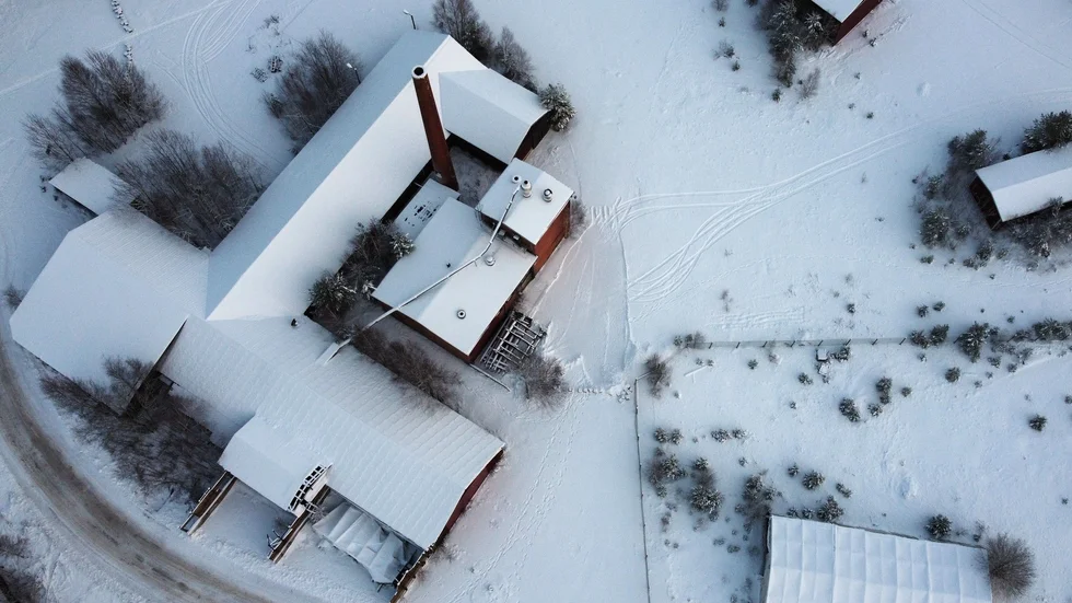 Industrimarken i Södra Vi, där det impregnerats ledningsstolpar och järnvägsslipers sen 1900-talets början, är kraftigt förorenad. Området måste saneras för drygt 72 miljoner kronor.