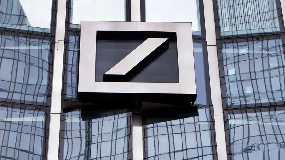 Deutsche Bank, Commerzbank och andra tyska banker måste börja bygga upp sina krisbuffertar igen, enligt finansmyndigheten Bafin. Arkivbild.