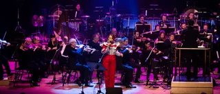 Annika Norlin i storformat – så bra var konserten med Symfoniorkestern 