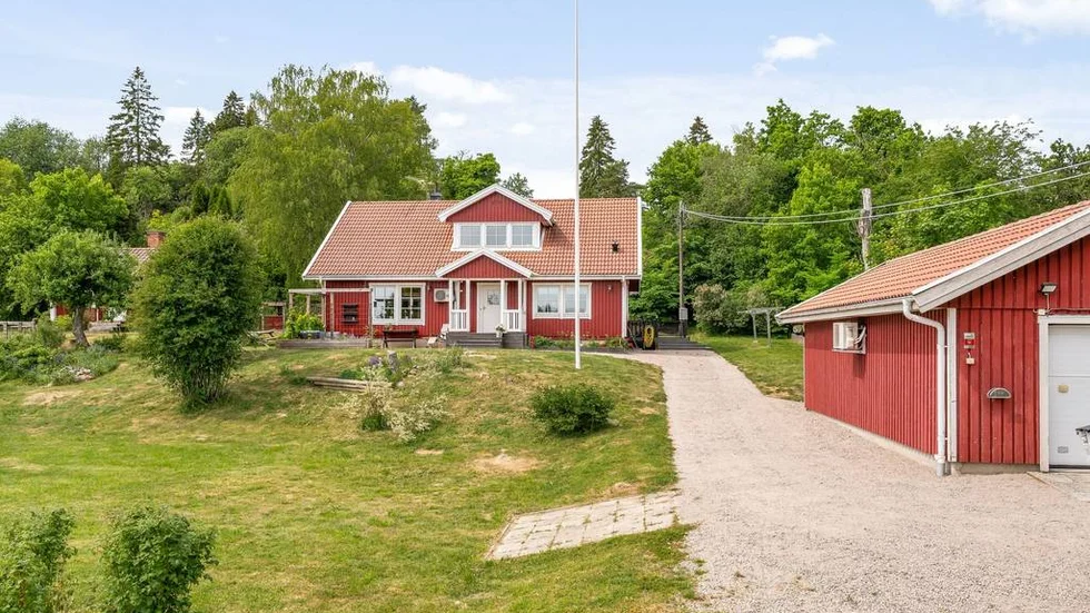 Den lantliga miljön i Torstuna lockade många till Hemnet-klickande under förra veckan.
