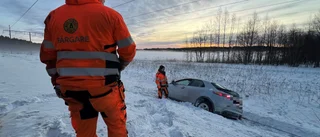 Bil i diket efter Björkskataleden