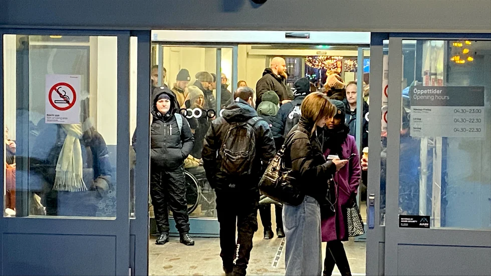 Det var trångt inne på Centralstationen i Eskilstuna under tisdagsmorgonen.