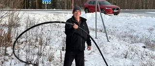 20 års väntan på en lyktstolpe – nu får byborna nobben