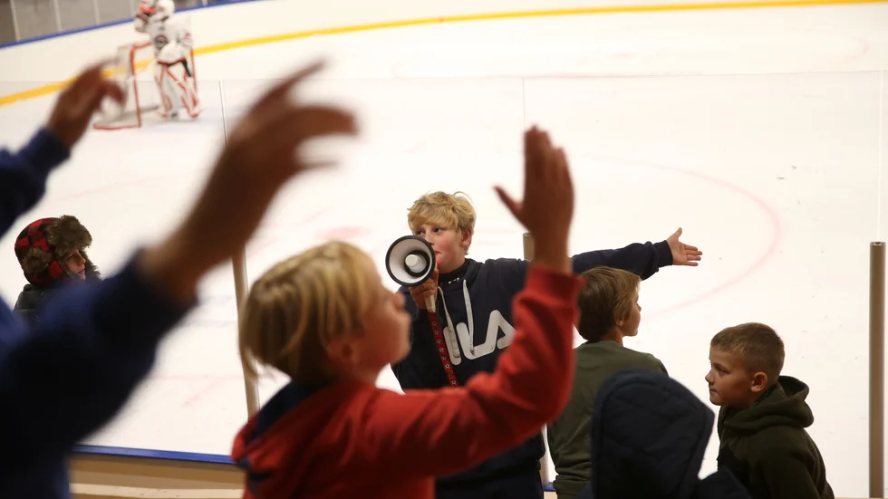 Anton Björmsjö ledde klacken under matchen mot Mighty Raven 