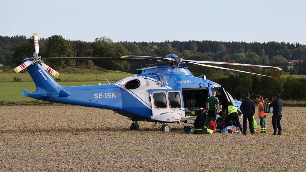 Ambulanshelikopter kallades till olycksplatsen.