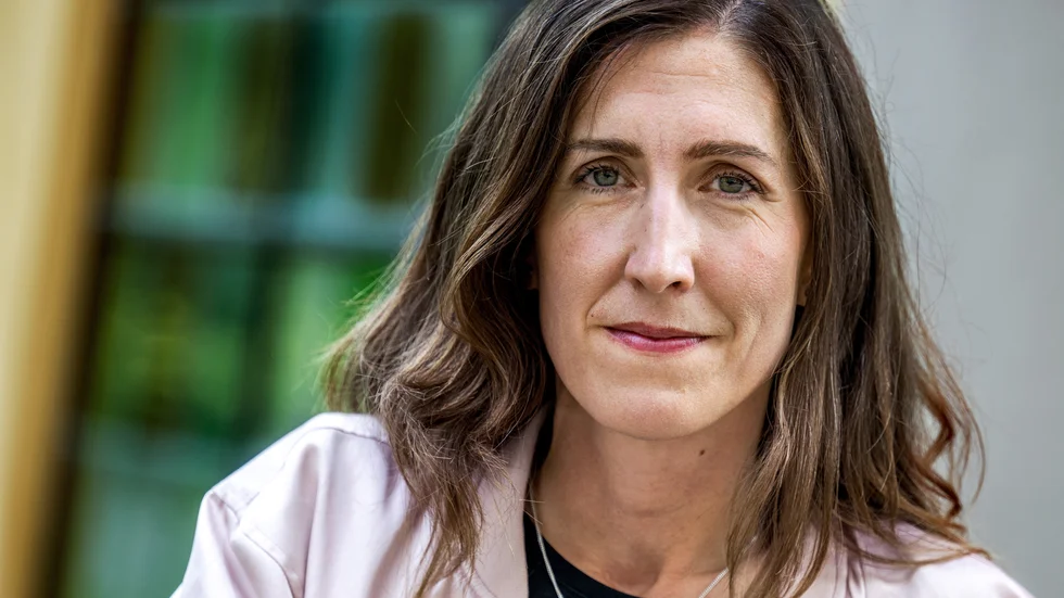 "Att vara kritisk mot vapen som enda lösning och att stötta en befolknings väpnade kamp för självständighet – det är ingen motsättning för mig" säger Agnes Hellström.
